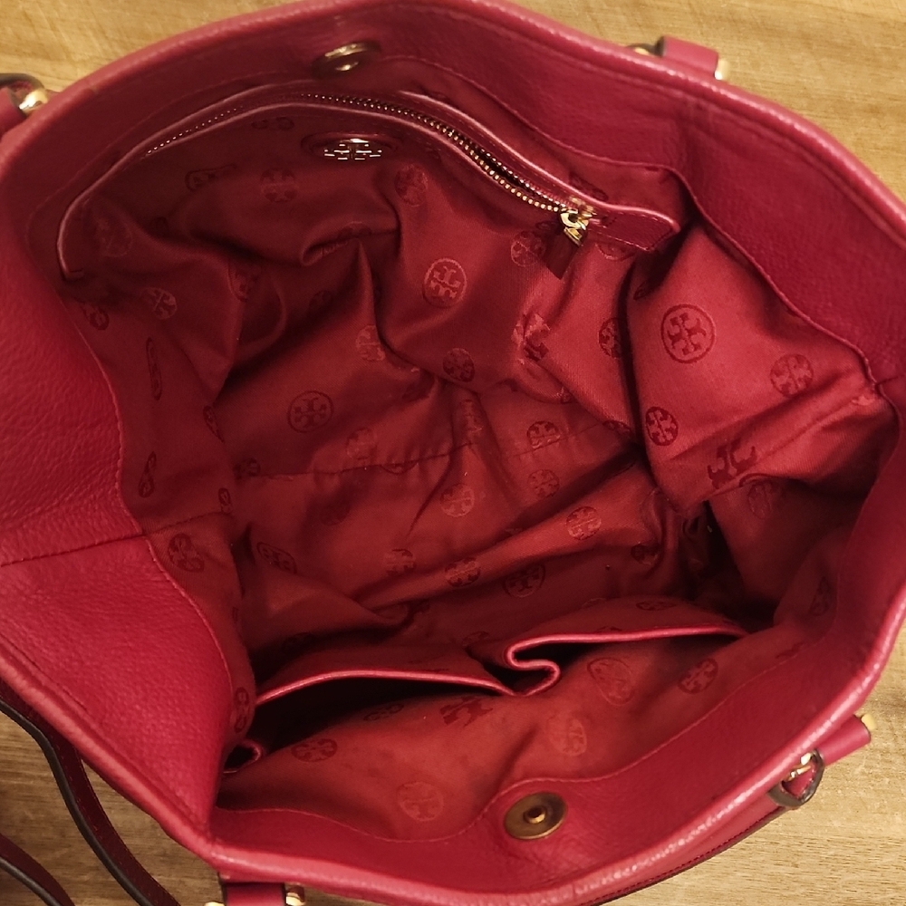 Tory Burch Amanda Fuchsia Leather Hobo Shoulder Bag w/ Crossbody Strap - Picture 8 of 12